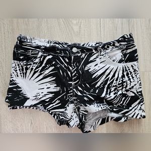 New York & company black and white shorts
